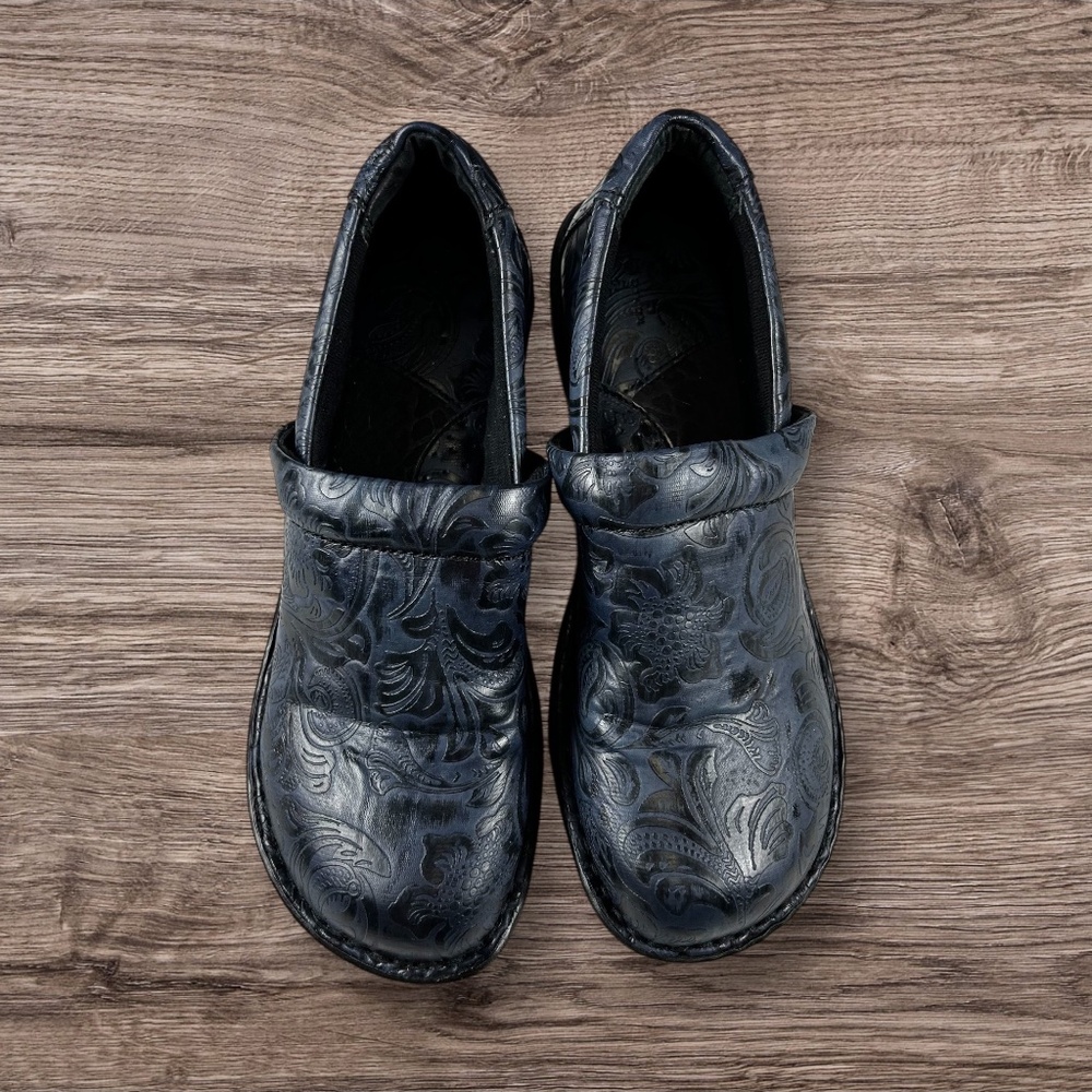 BOC Born Concept Peggy Blue Floral Tooled Slip On Clog C45788‎ Womens Size 7